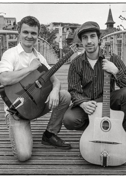 Johann et Lucian avec leur guitare