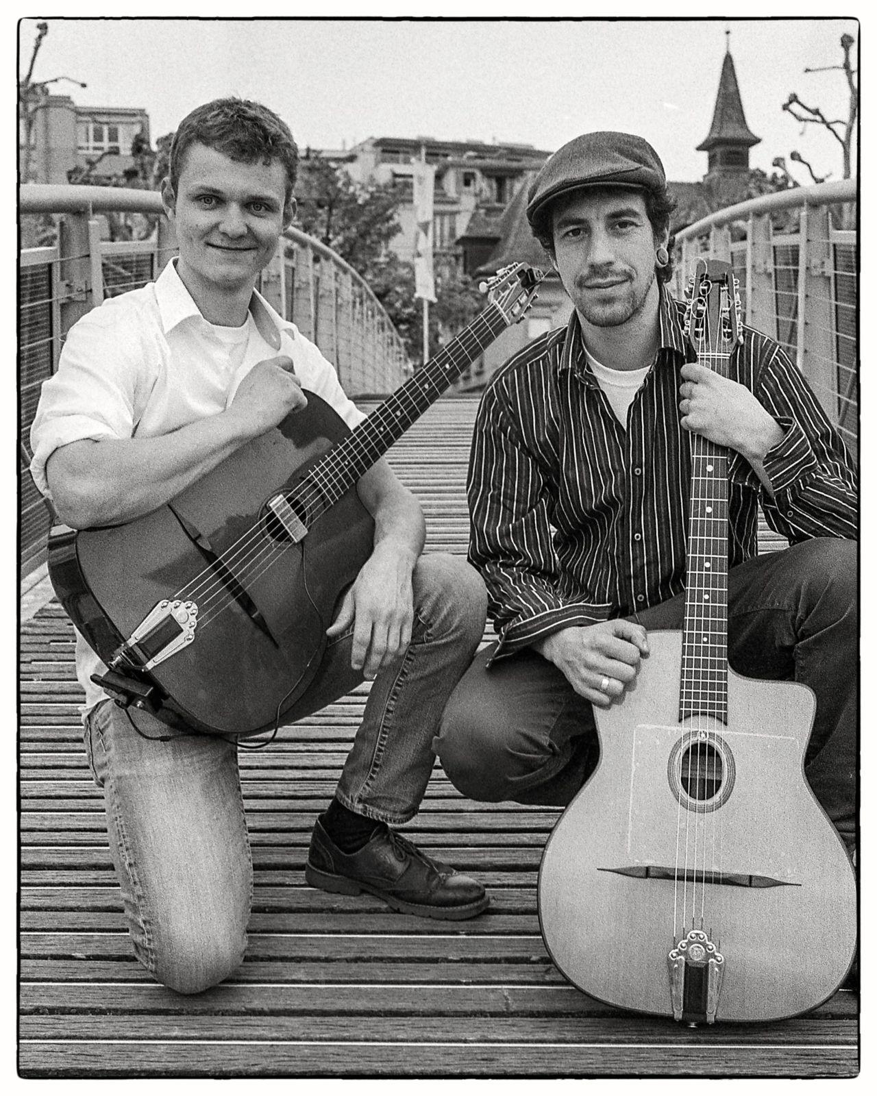 Johann et Lucian avec leur guitare